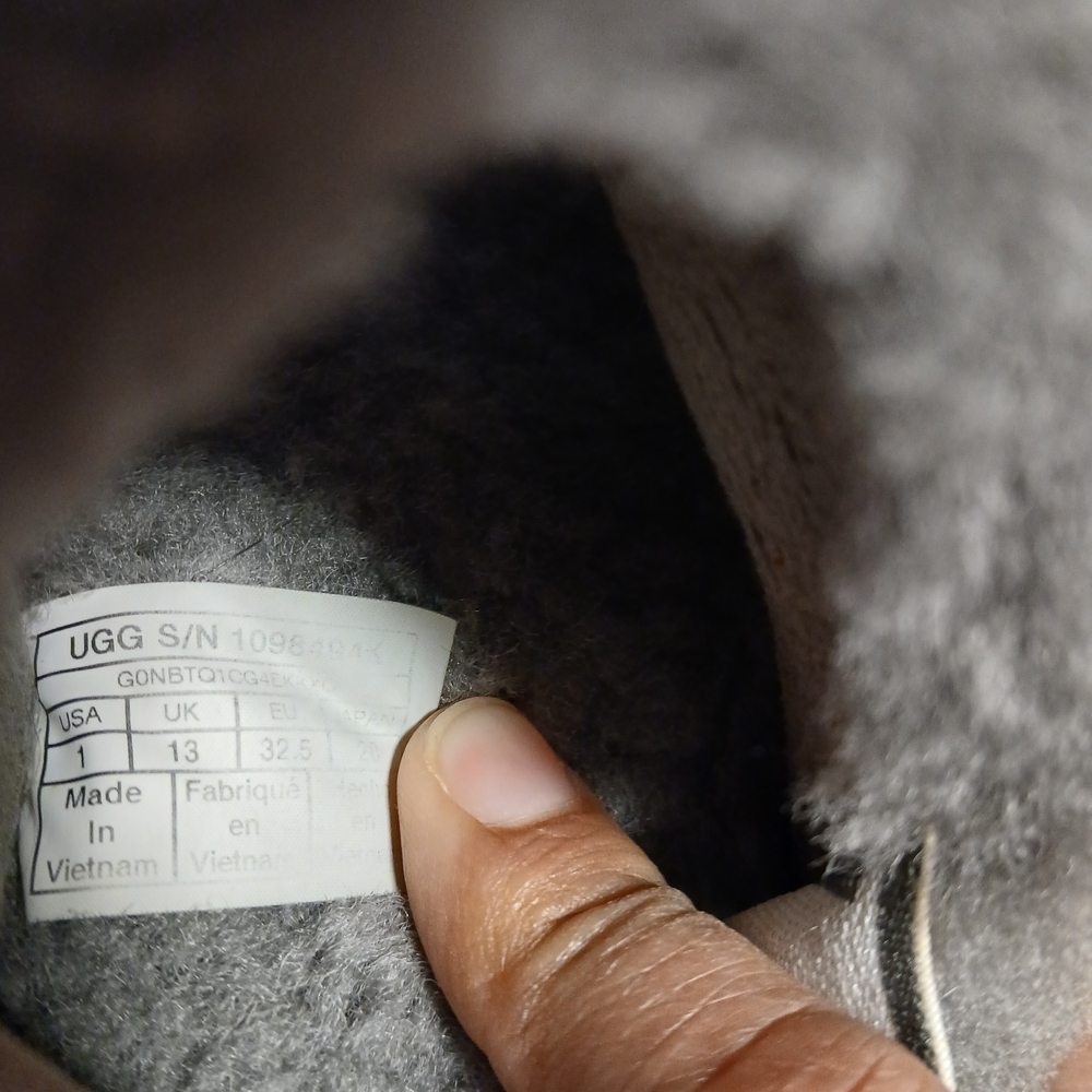 UGG Kids Gray Fluffy Slippers - Picture 7 of 7